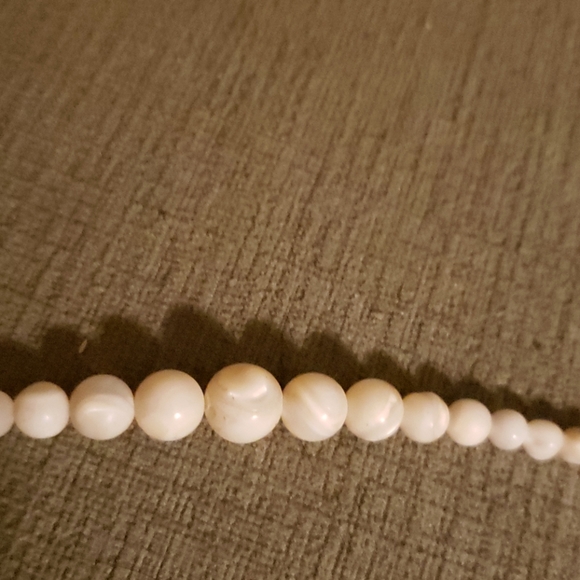 Vintage White Beaded Necklace - Picture 2 of 2
